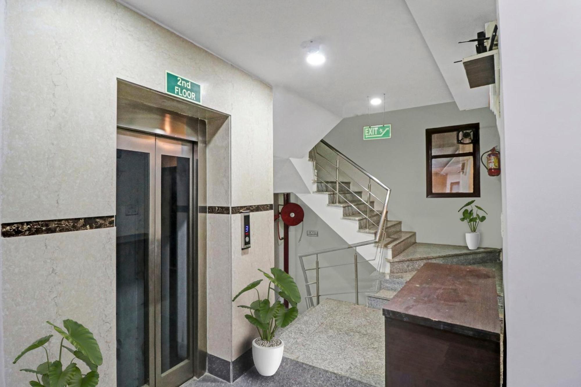 Hotel Stay House New Delhi Exterior photo